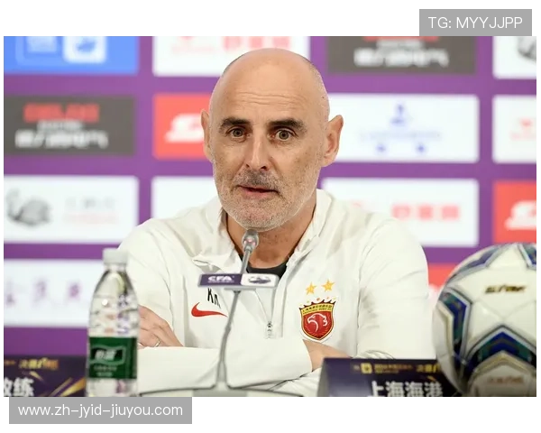 球员与主教练的赛后互动热点掀起媒体话题热潮